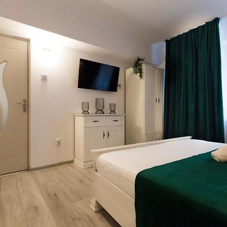 Best Room Букурещ Екстериор снимка